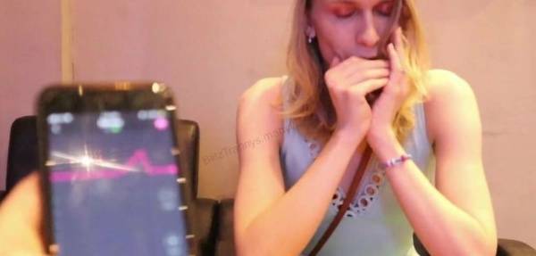 Extreme play with vibrator in Cafe! - trannyfans.net